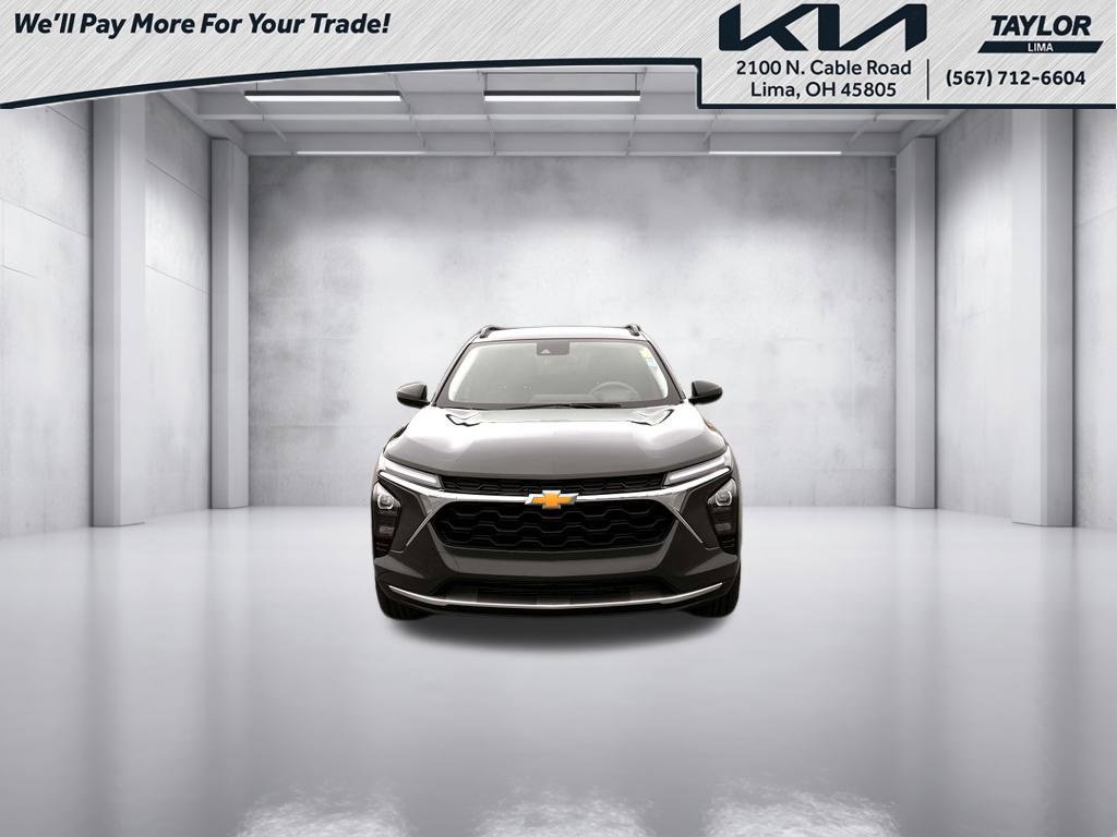 Used 2025 Chevrolet Trax LT FWD image 4