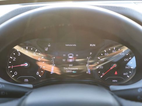 Used 2025 Jeep Compass Limited image 19