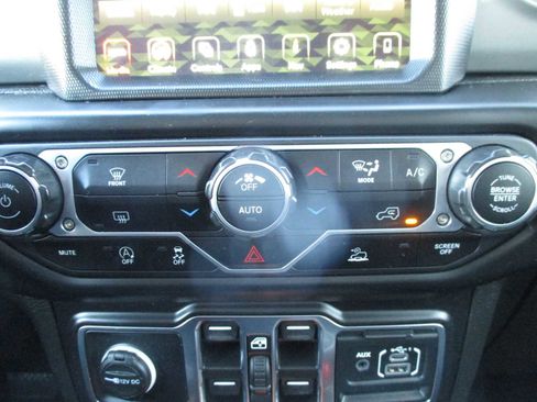 Used 2023 Jeep Gladiator Overland image 38