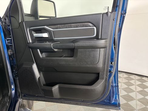 Used 2024 RAM 2500 Big Horn w/ Sport Appearance Package image 25