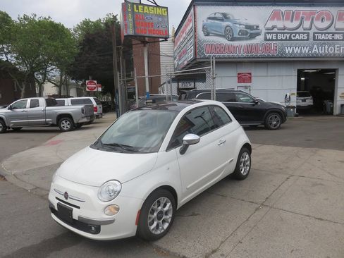 Used 2017 FIAT 500 Lounge FWD image 2