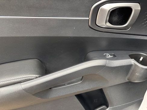 Used 2024 Kia Sorento S image 33