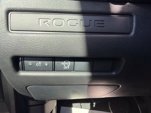 Used 2025 Nissan Rogue S AWD/4WD image 25