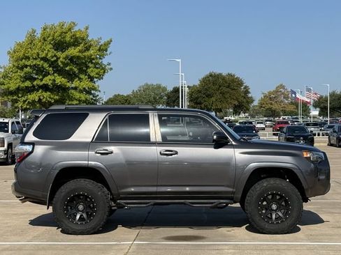 Used 2016 Toyota 4Runner SR5 AWD/4WD image 3