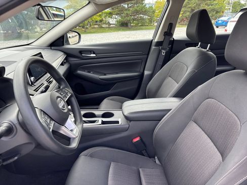 Used 2025 Nissan Altima 2.5 SV FWD image 27