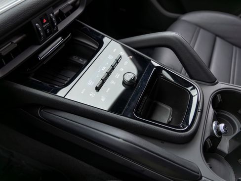 Certified 2026 Porsche Cayenne Coupe AWD/4WD image 38