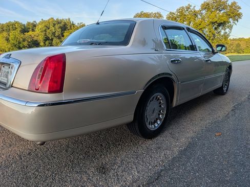 Used 2000 Lincoln Town Car Cartier RWD image 5
