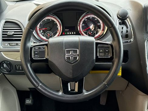 Used 2016 Dodge Grand Caravan SE image 20