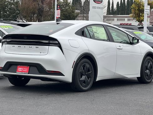 New 2026 Toyota Prius SE image 3