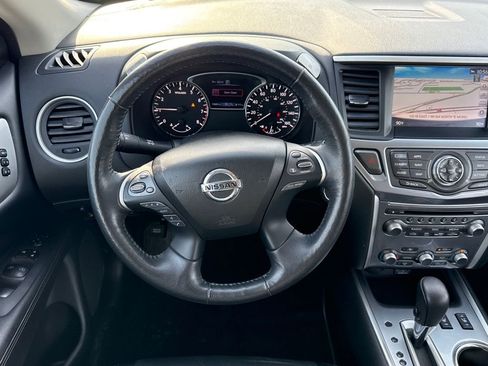 Used 2019 Nissan Pathfinder SL image 12