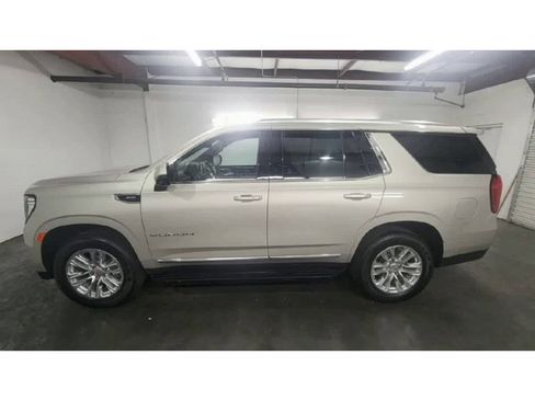 Used 2023 GMC Yukon SLT w/ SLT Luxury Package RWD image 5