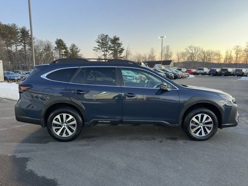 Used 2023 Subaru Outback Premium image 4