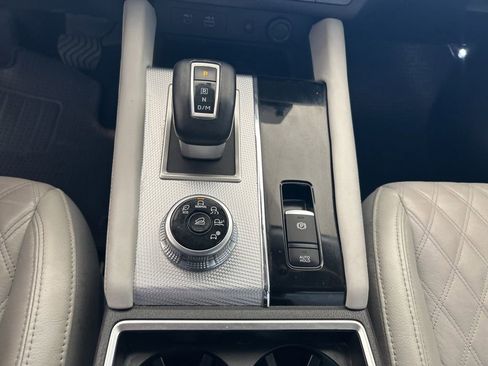 Used 2023 Mitsubishi Outlander SEL image 48