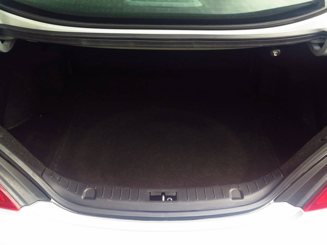 Used 2011 Hyundai Genesis 3.8 RWD image 31
