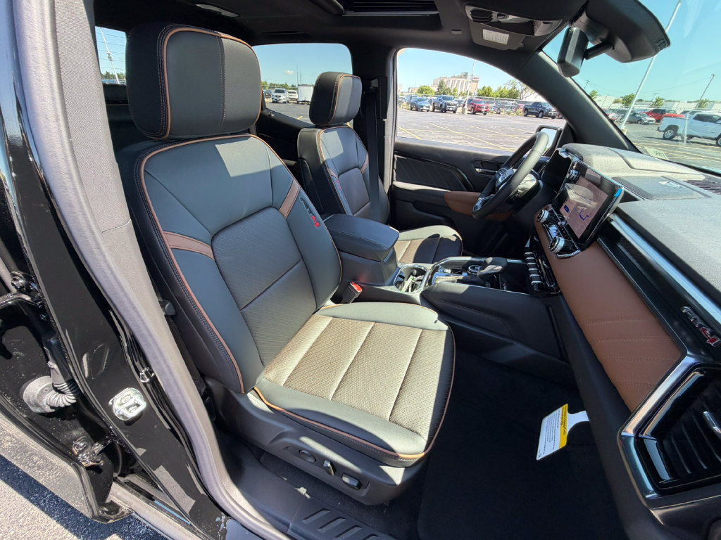New 2026 GMC Canyon AT4 w/ Technology Plus Package AWD/4WD image 17