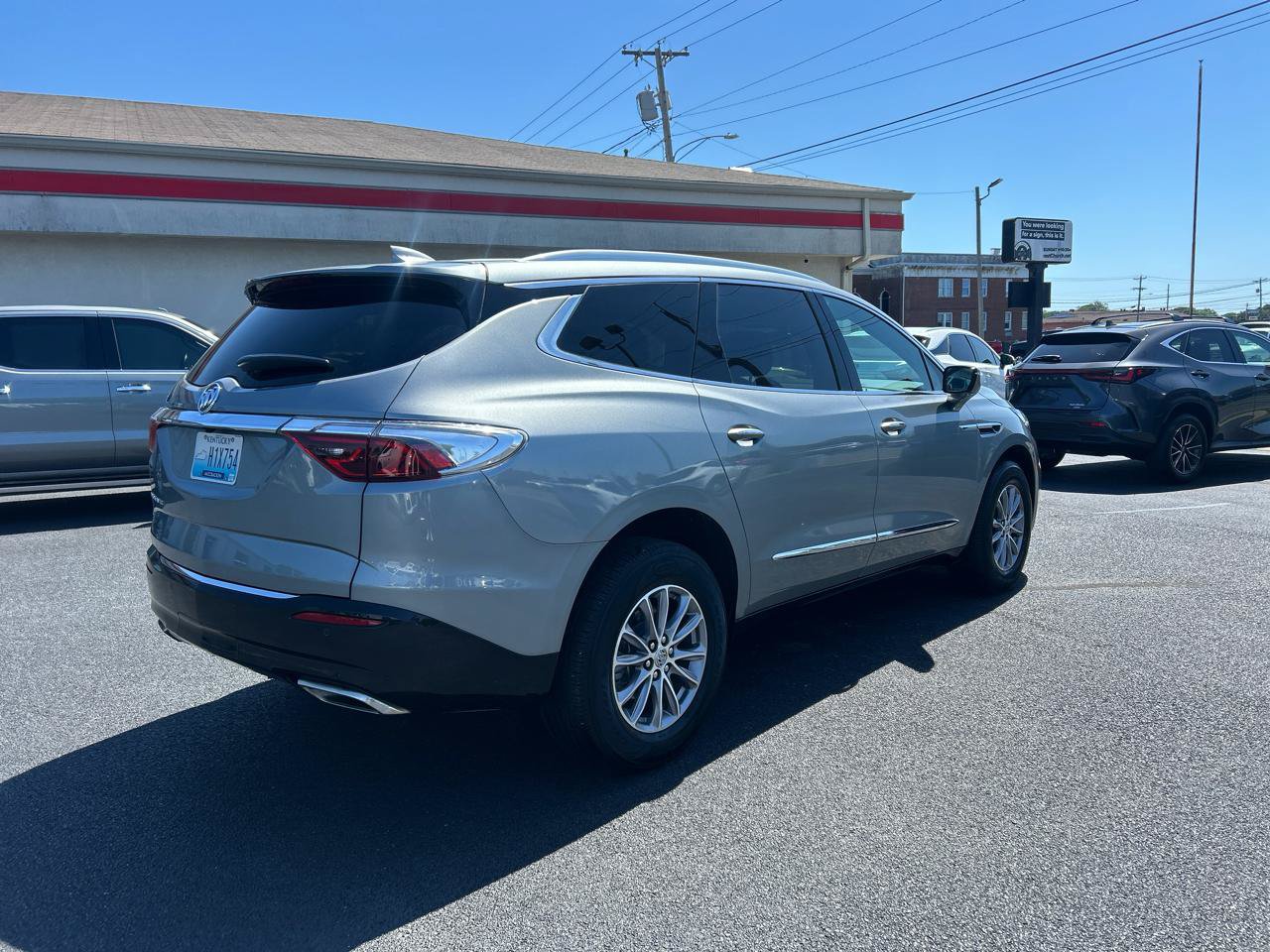 Used 2024 Buick Enclave Essence FWD image 5