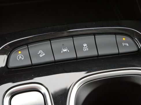 Used 2023 Buick Envision Essence image 27