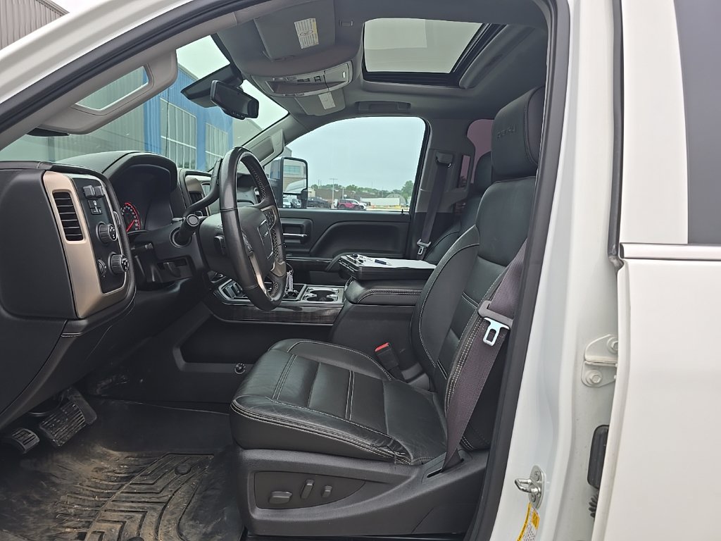 Used 2015 GMC Sierra 2500 Denali w/ Duramax Plus Package AWD/4WD image 15