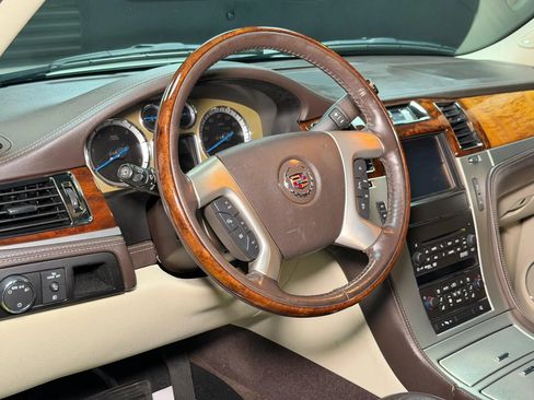 Used 2012 Cadillac Escalade Platinum AWD/4WD image 12