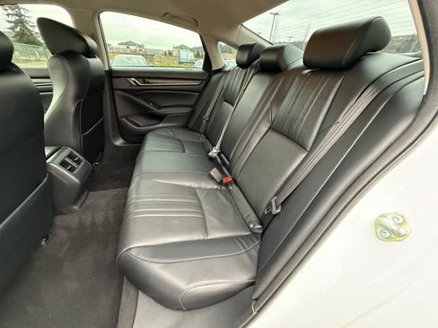 Used 2018 Honda Accord Touring image 16