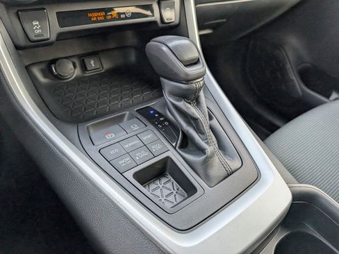 Used 2020 Toyota RAV4 LE image 20