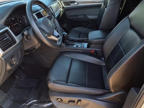 Certified 2022 Volkswagen Atlas Cross Sport SE image 17