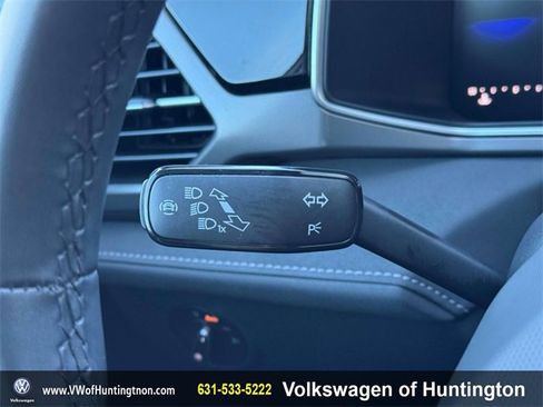 Certified 2025 Volkswagen Taos SE w/ Taos Adventure Package (SXB) image 22
