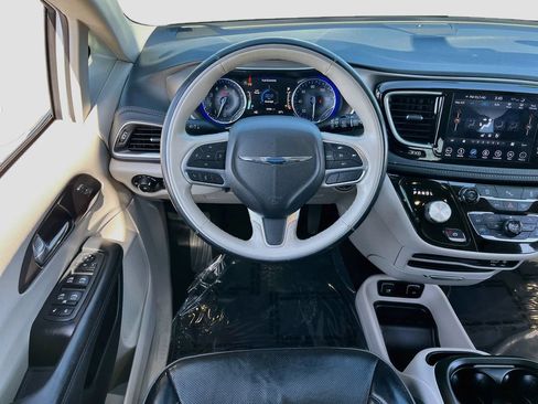 Used 2019 Chrysler Pacifica Limited FWD image 22