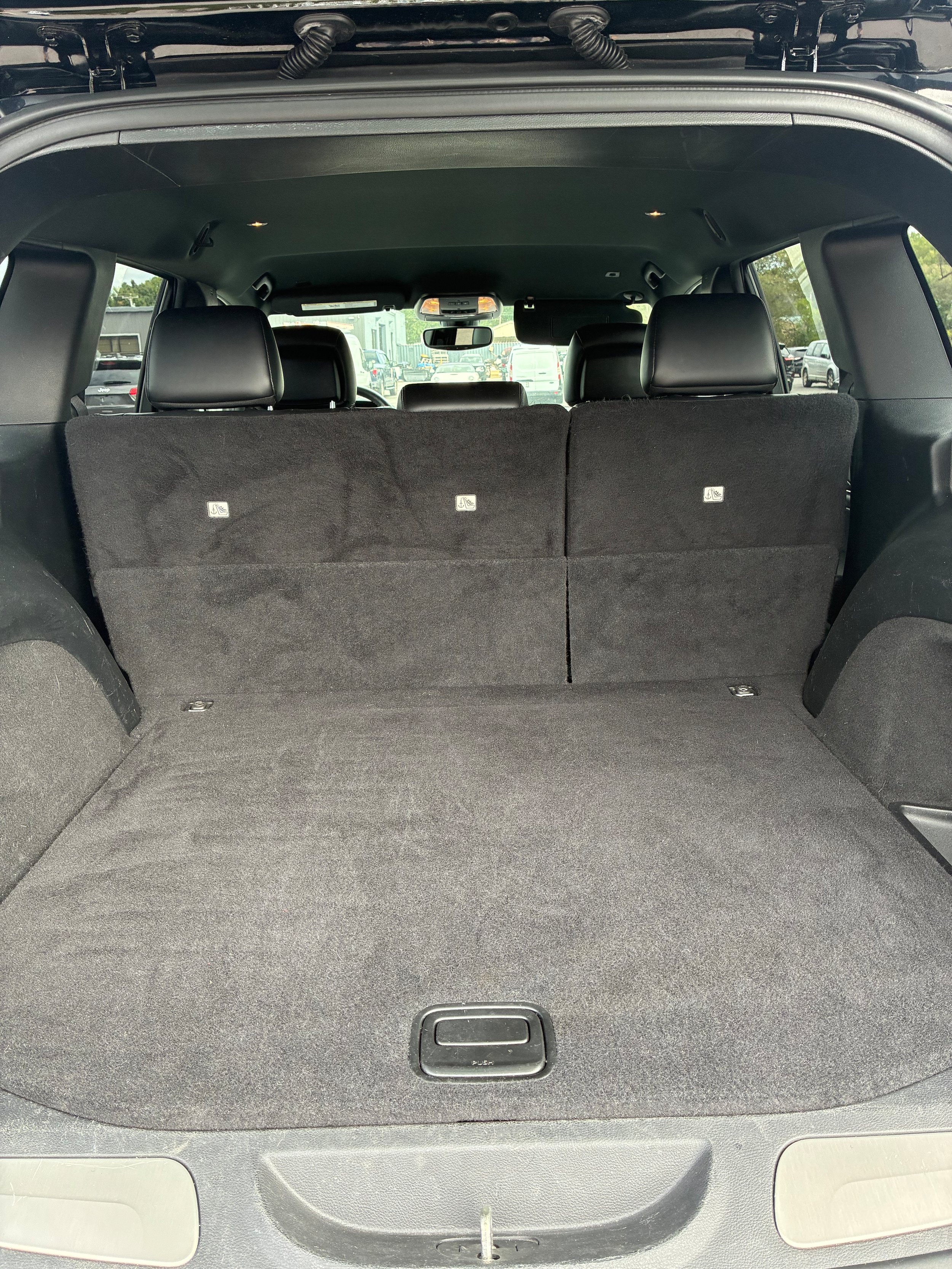 Used 2019 Jeep Grand Cherokee Limited AWD/4WD image 19