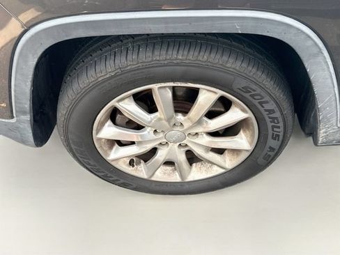 Used 2014 Jeep Cherokee Limited w/ Luxury Group FWD image 25