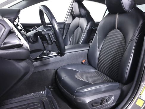 Used 2020 Toyota Camry SE FWD image 28