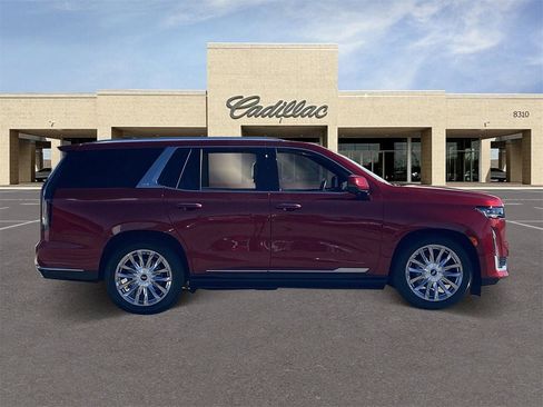 Used 2024 Cadillac Escalade Premium Luxury w/ Performance Package image 4