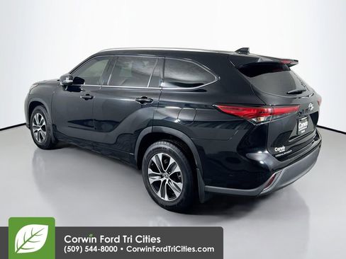 Used 2021 Toyota Highlander XLE image 11