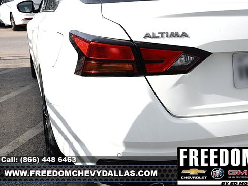 Used 2025 Nissan Altima 2.5 SR FWD image 9