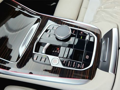 Used 2025 BMW X7 xDrive40i image 44