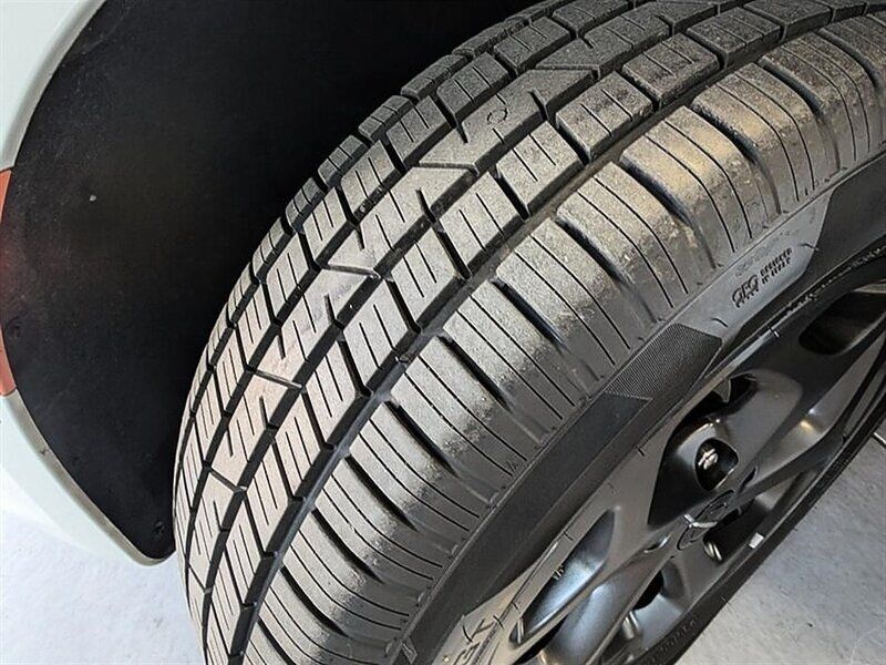 Used 2023 Chrysler Pacifica Limited w/ S Appearance Package FWD image 16