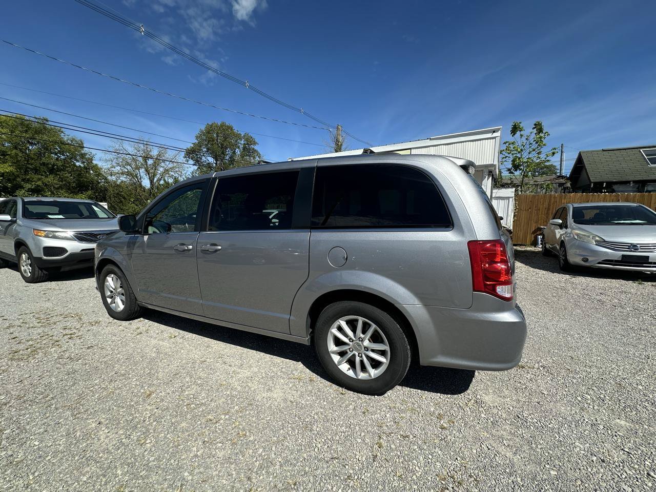 Used 2019 Dodge Grand Caravan SXT FWD image 3