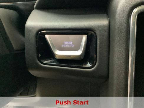 Used 2025 GMC Yukon Denali w/ Advanced Technology Package AWD/4WD image 18