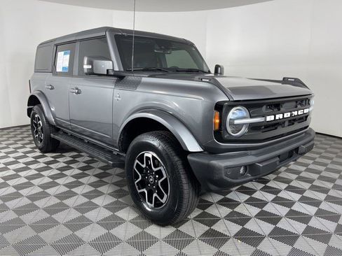 Used 2021 Ford Bronco Outer Banks AWD/4WD image 2