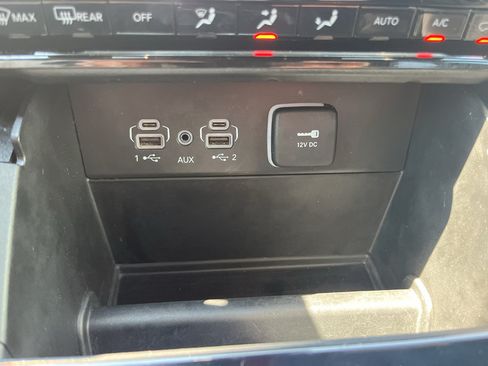 Used 2024 Jeep Grand Cherokee Limited w/ Black Appearance Package AWD/4WD image 22
