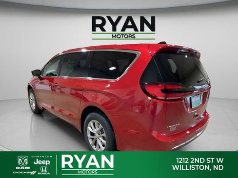 New 2026 Chrysler Pacifica Select image 7