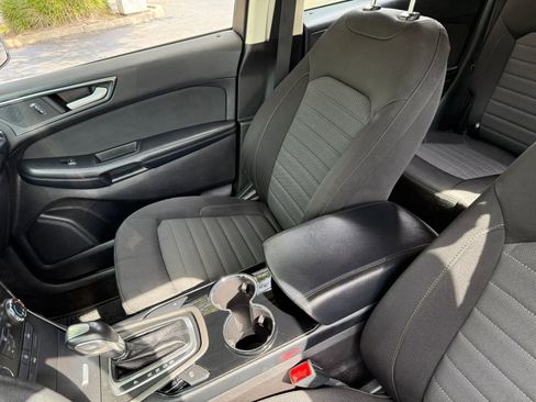 Used 2018 Ford Edge SE image 5
