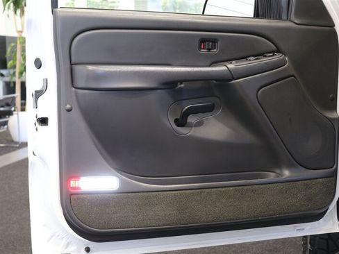 Used 2005 GMC Sierra 2500 SLE w/ Heavy-Duty Power Package AWD/4WD image 62
