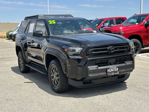 Used 2025 Toyota 4Runner SR5 AWD/4WD image 12