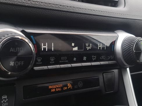 Used 2021 Toyota RAV4 LE image 26