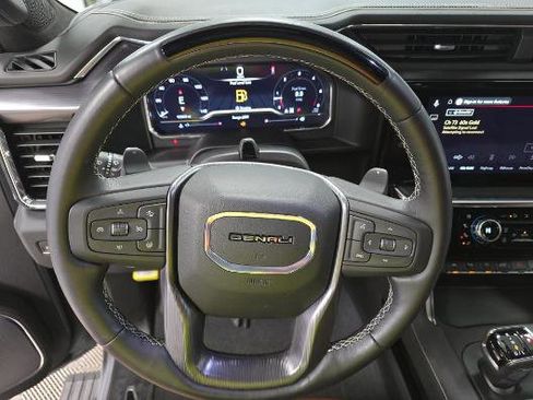 Used 2025 GMC Sierra 1500 Denali Ultimate image 11