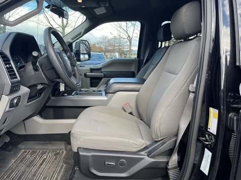 Used 2019 Ford F250 XLT w/ XLT Premium Package image 19