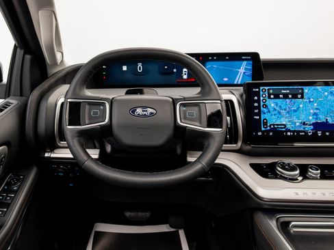 Used 2025 Ford Expedition Active AWD/4WD image 41