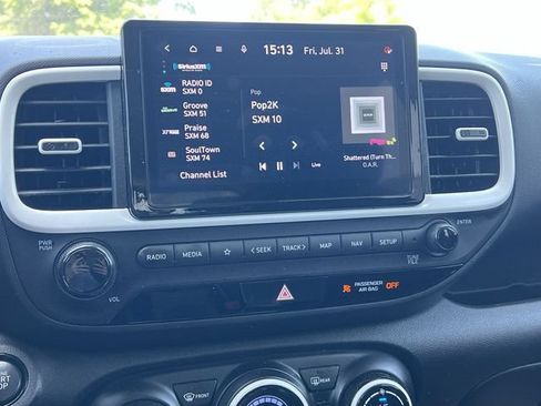 Used 2024 Hyundai Venue Limited FWD image 19