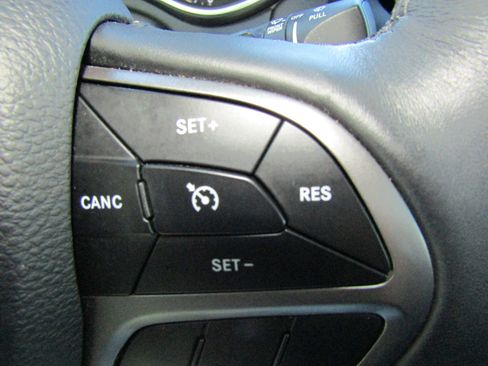 Used 2019 Jeep Cherokee Latitude w/ Cold Weather Group image 26